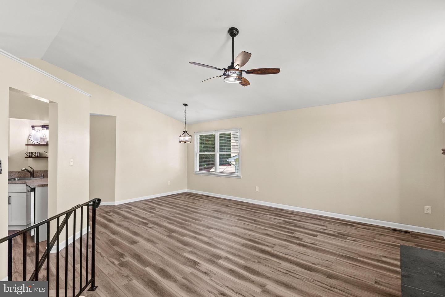 20859 Sandstone St Property Photo 5