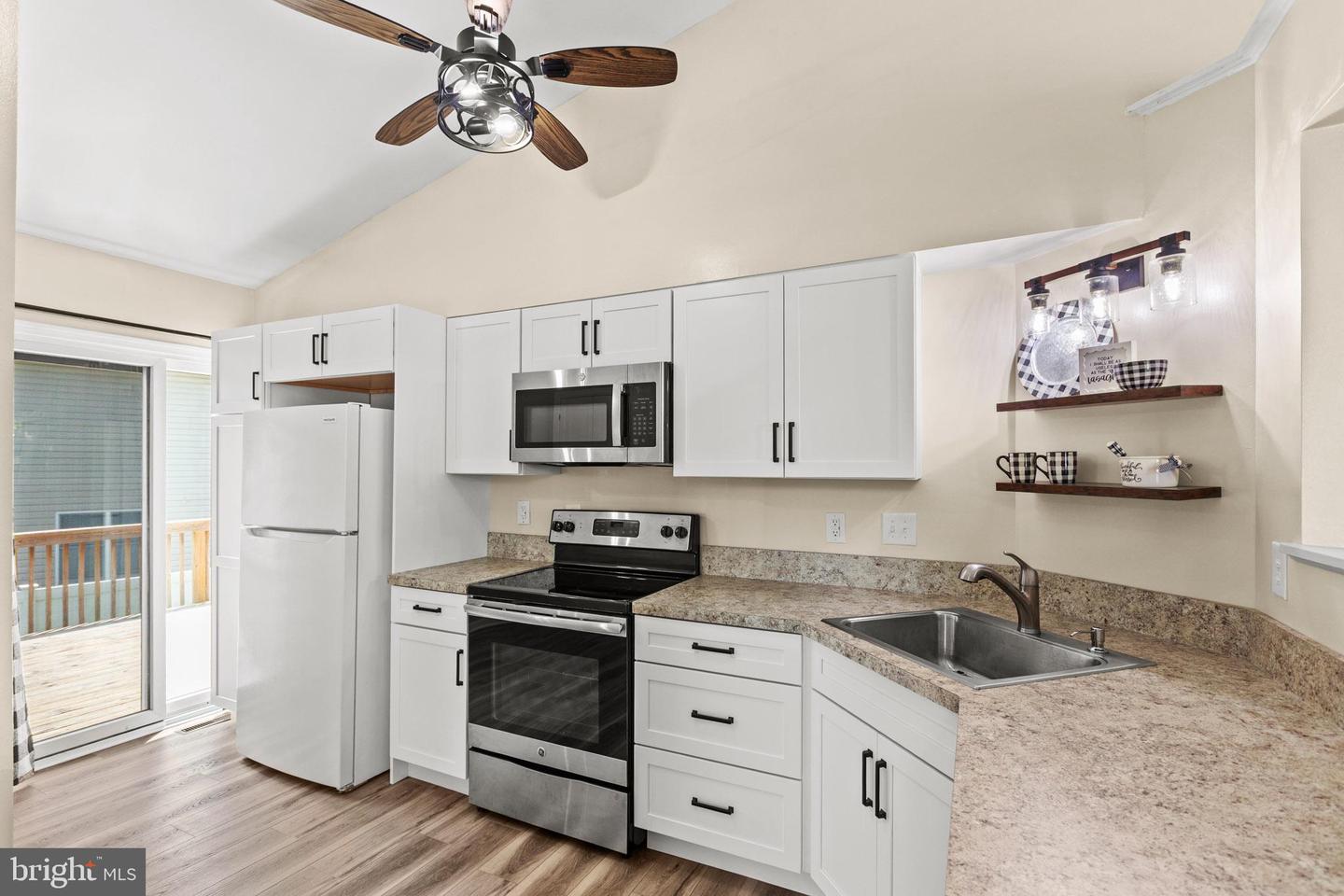 20859 Sandstone St Property Photo 6