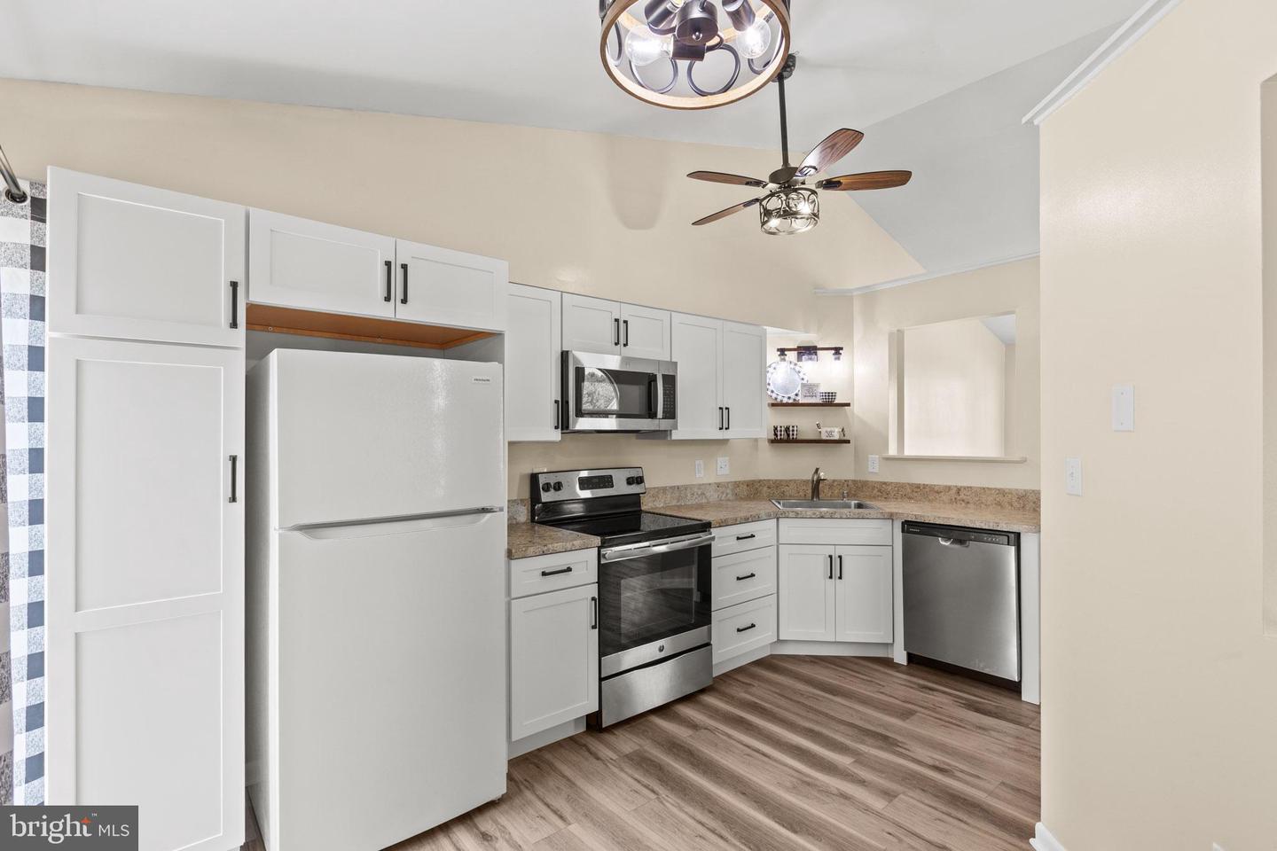 20859 Sandstone St Property Photo 7