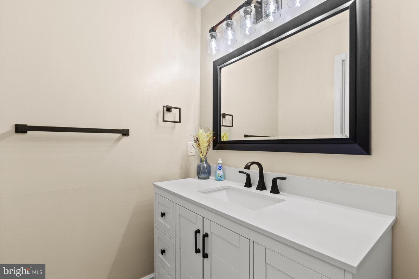 20859 Sandstone St Property Photo 8