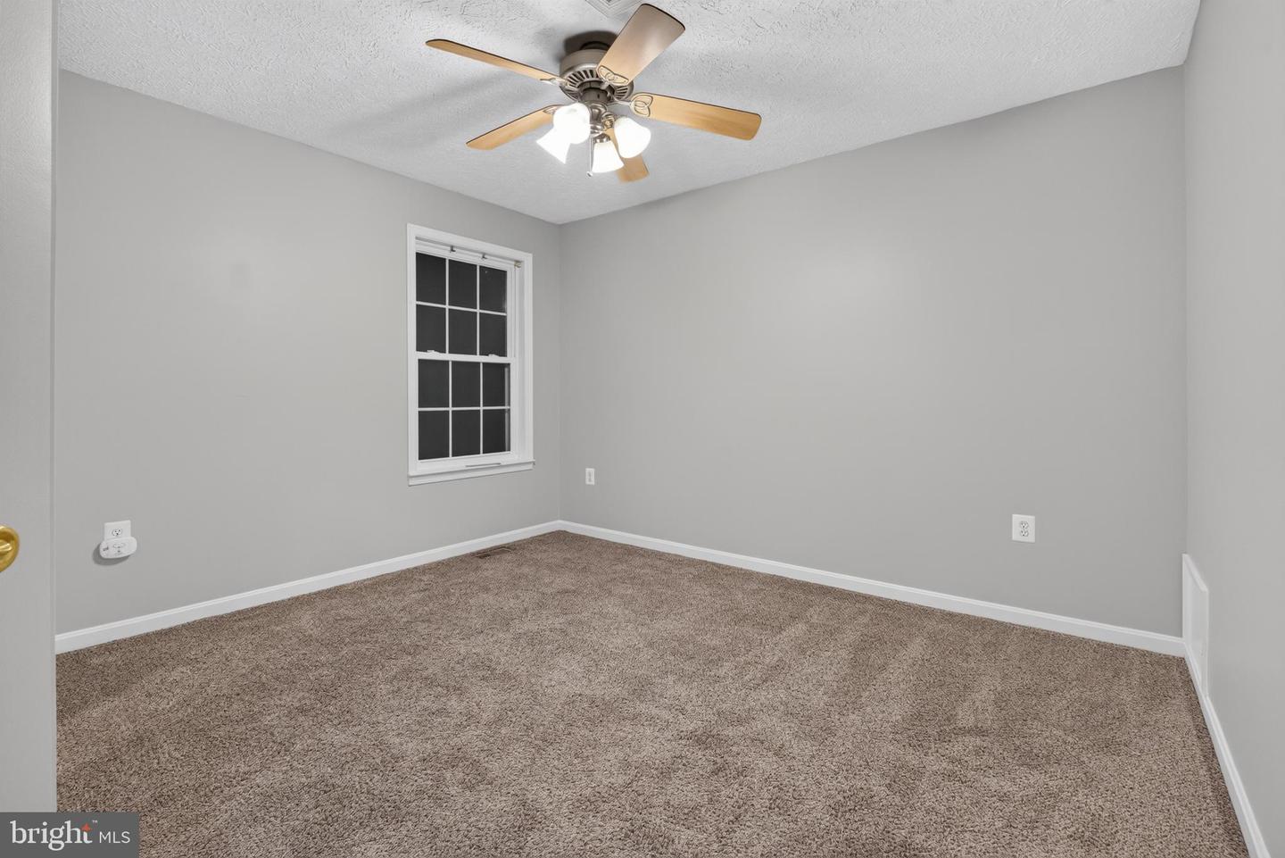 47949 Piney Orchard St Property Photo 7