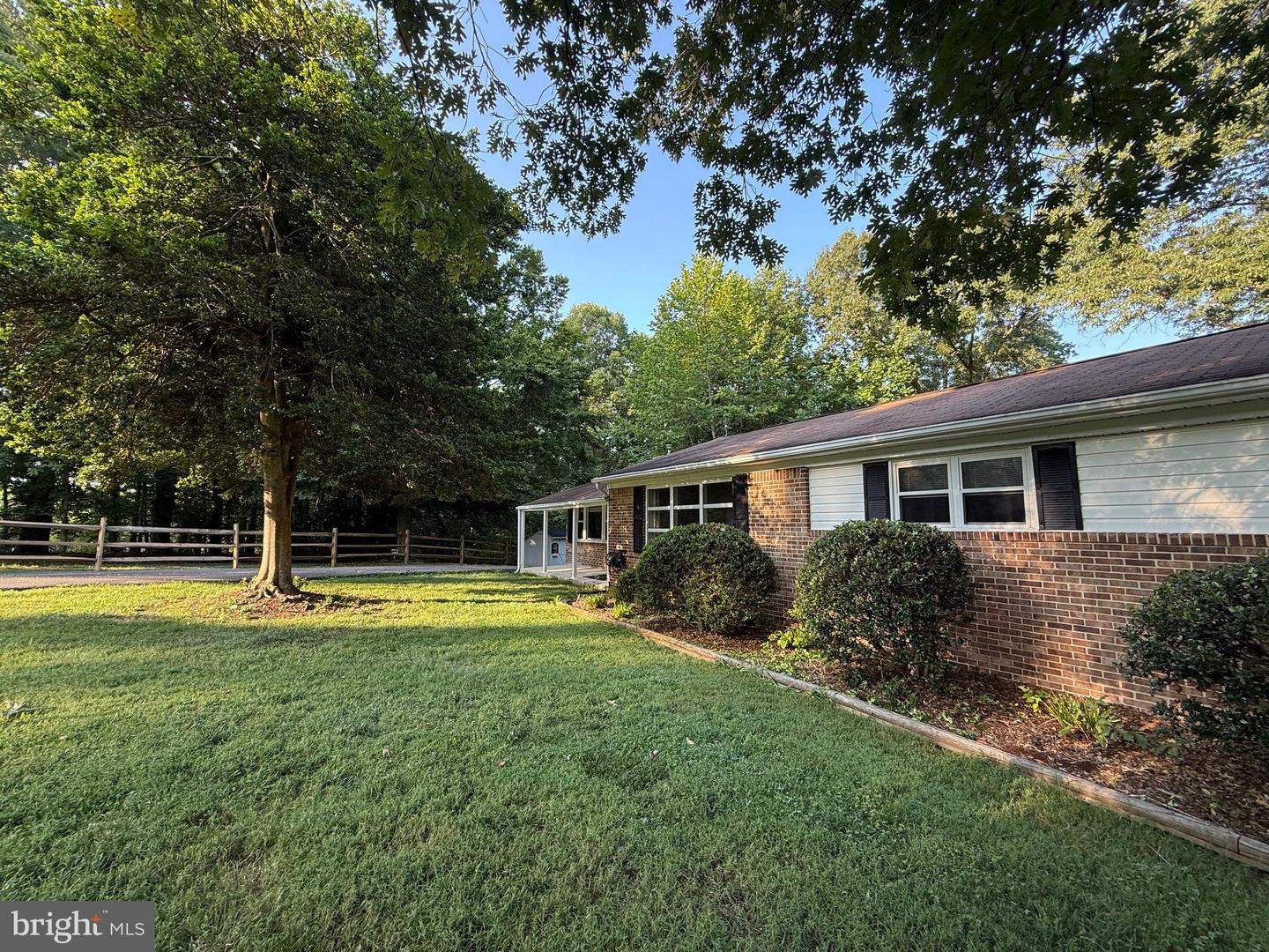 29781 Oak Rd Property Photo 3
