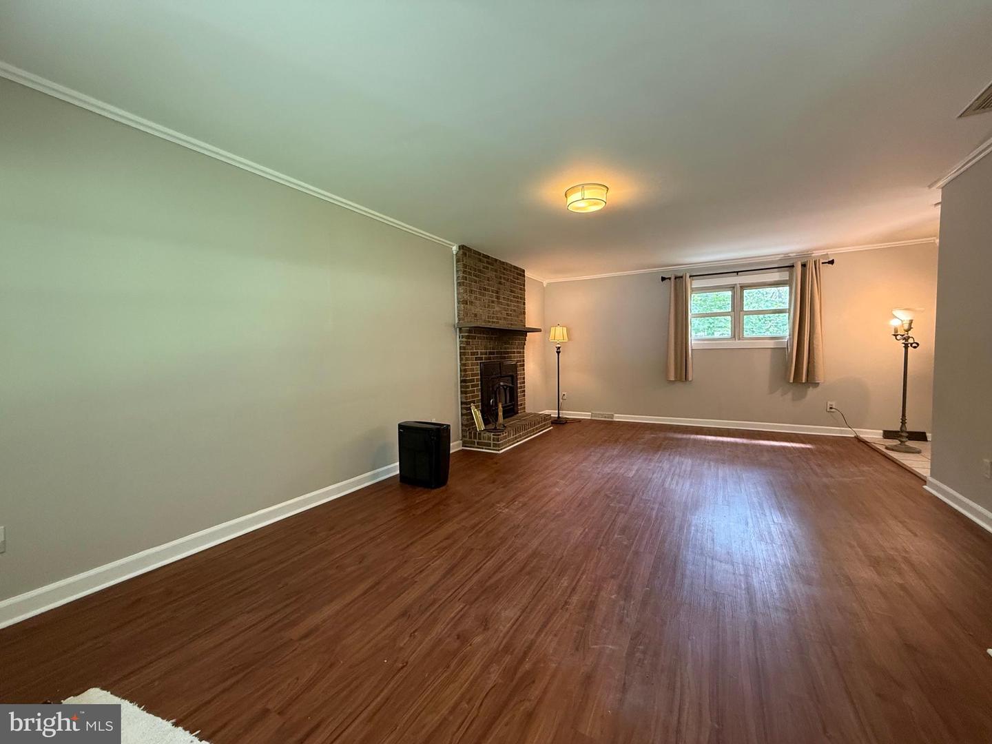 29781 Oak Rd Property Photo 5
