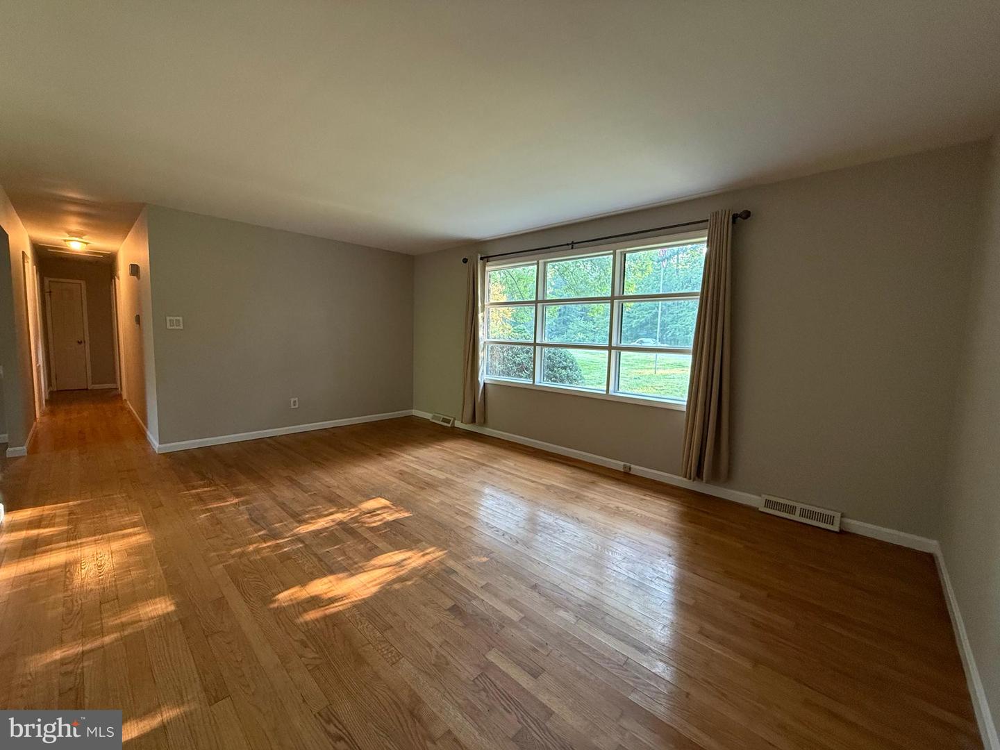 29781 Oak Rd Property Photo 7