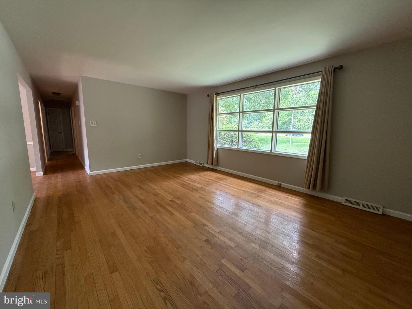 29781 Oak Rd Property Photo 8