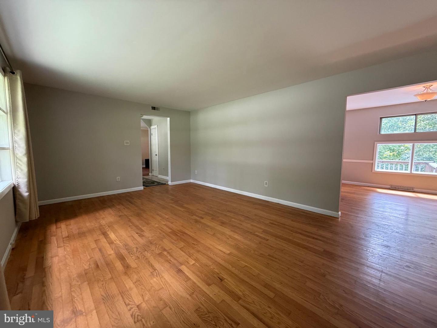 29781 Oak Rd Property Photo 9