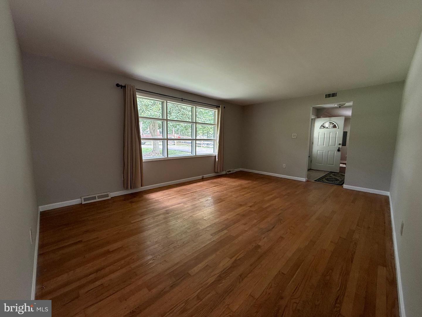 29781 Oak Rd Property Photo 10
