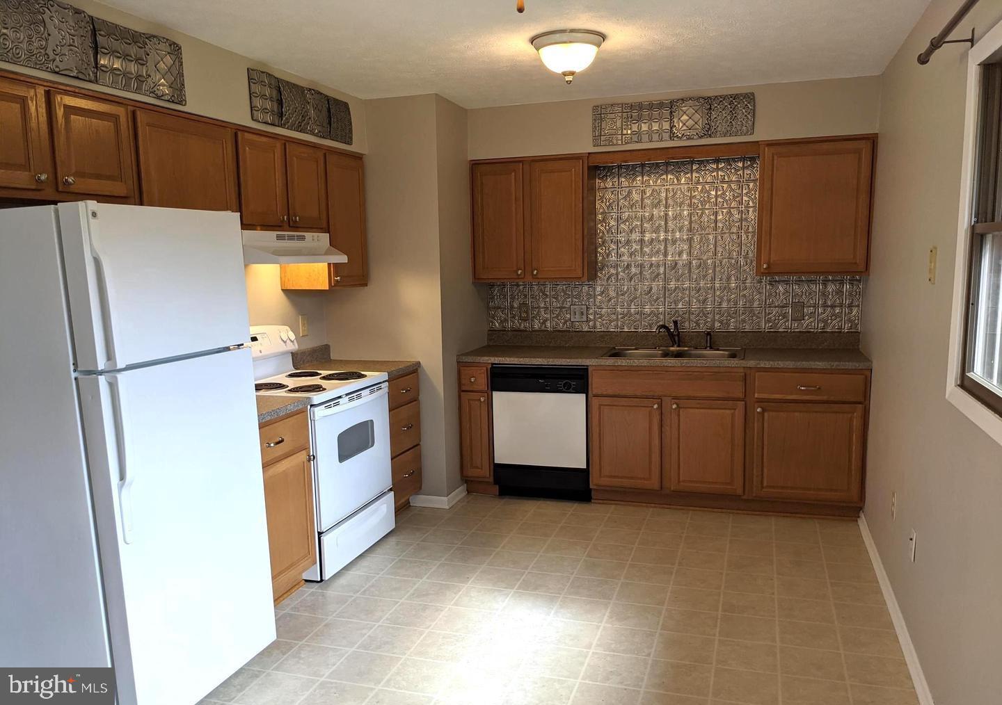 21585 America St Property Photo 7