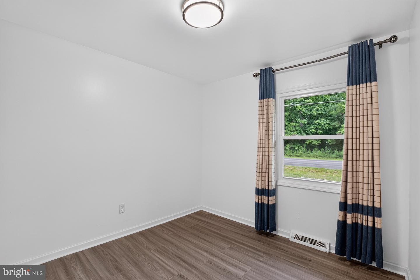 21465 Indian Bridge Rd Property Photo 10