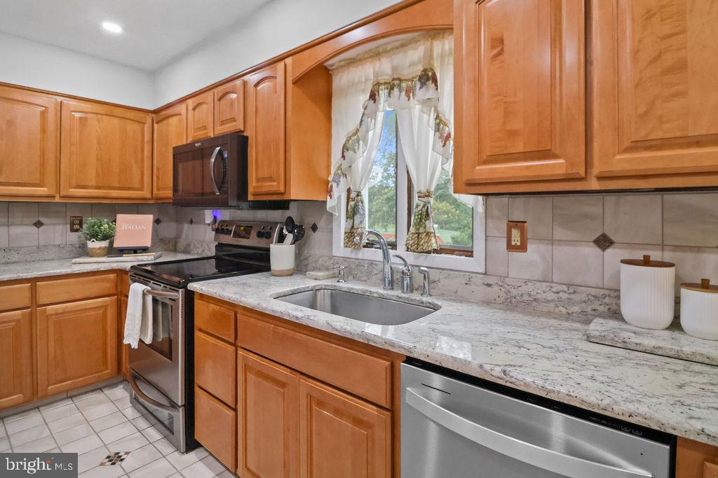 23655 Daniel Farm Ln Property Photo 12