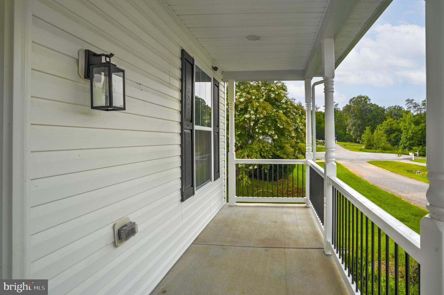 22621 Woods Ln Property Photo 4