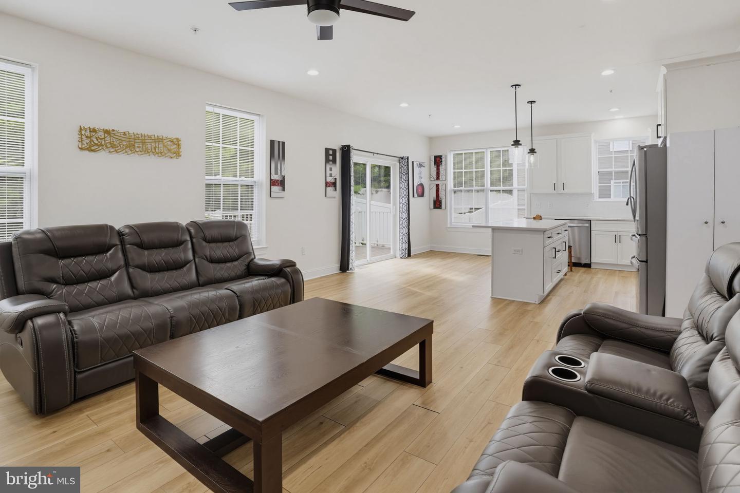 22621 Woods Ln Property Photo 6