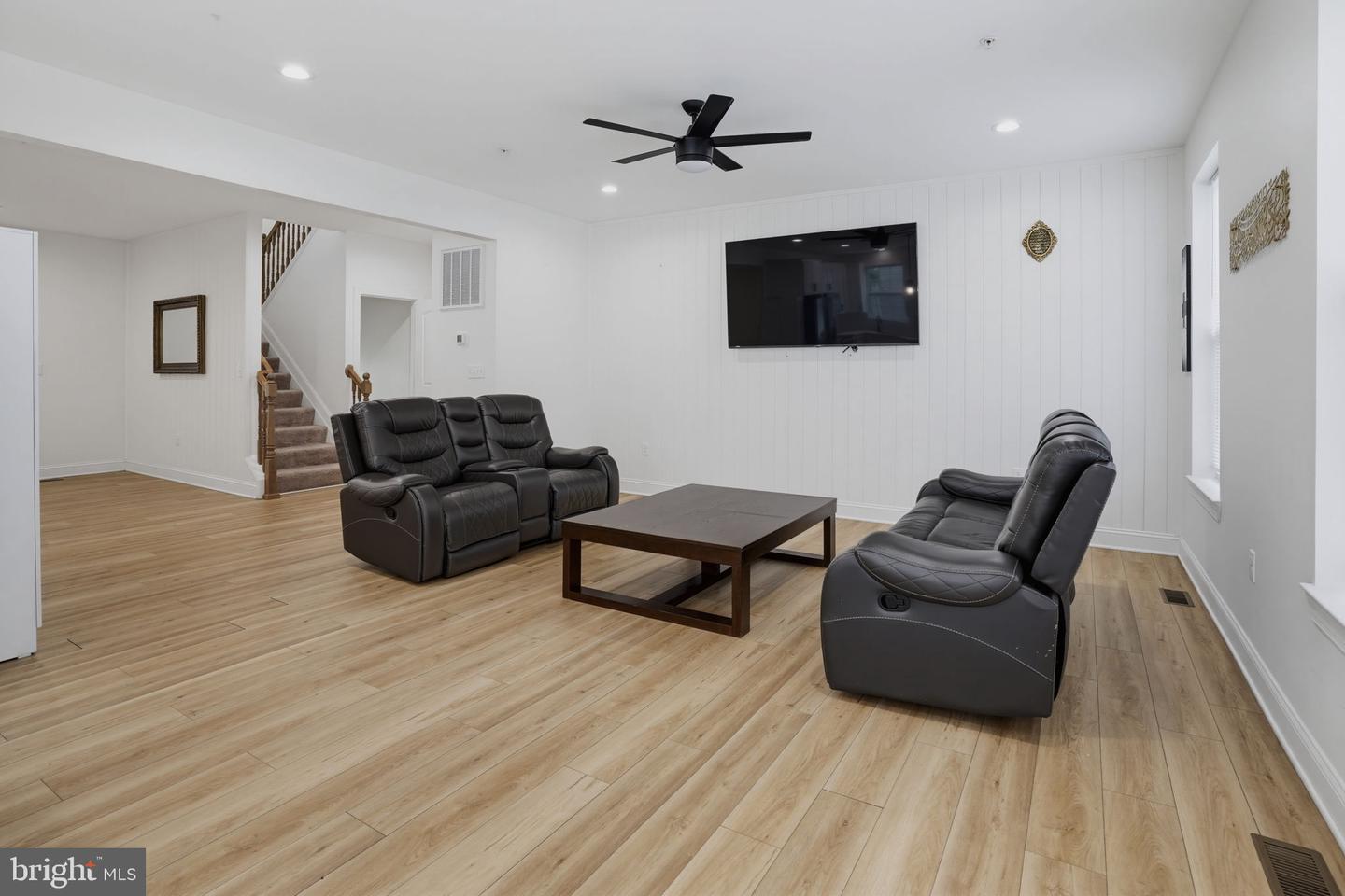 22621 Woods Ln Property Photo 8