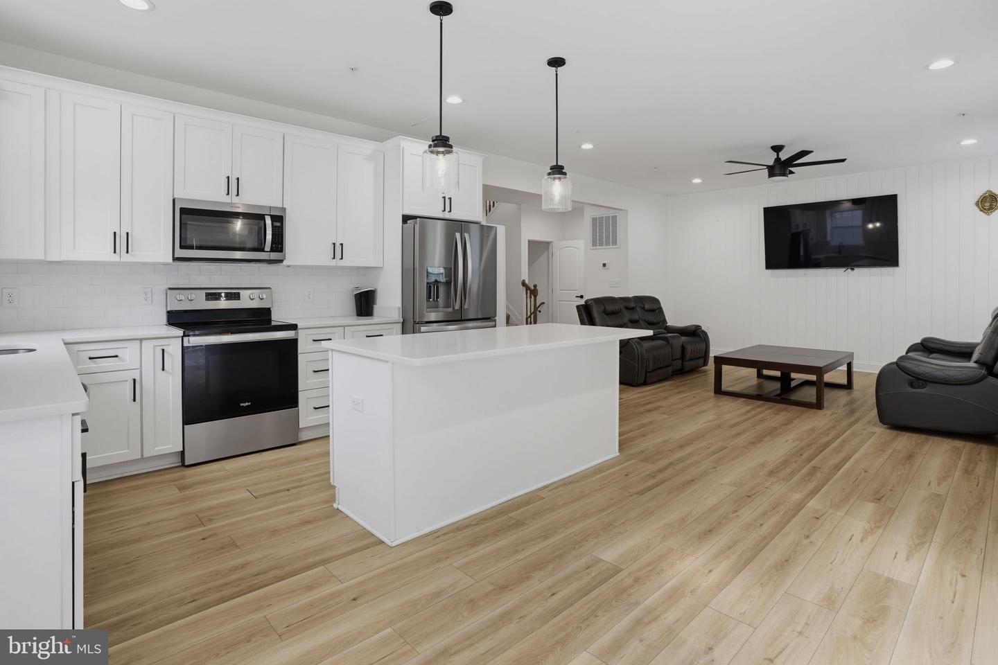 22621 Woods Ln Property Photo 11