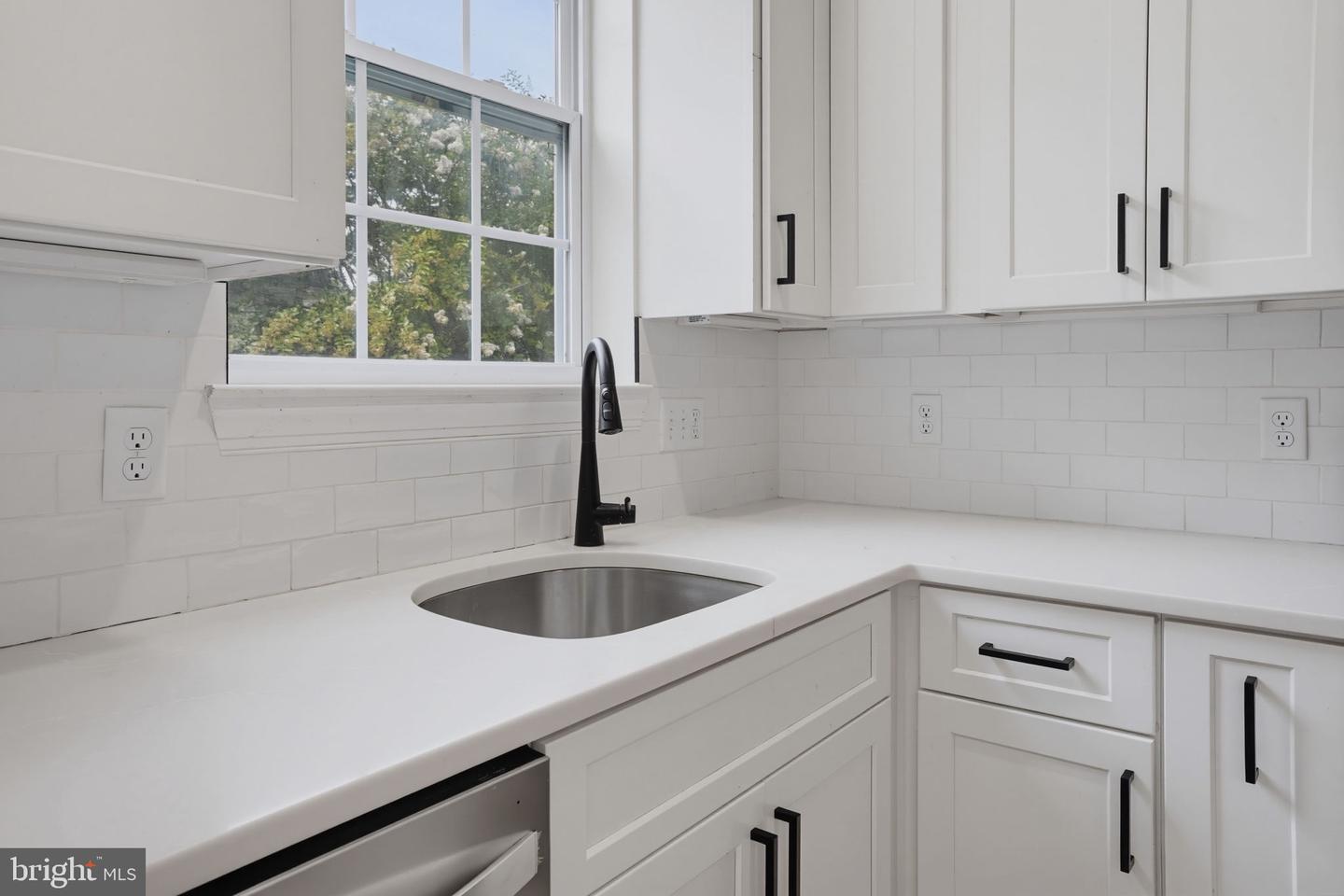22621 Woods Ln Property Photo 13
