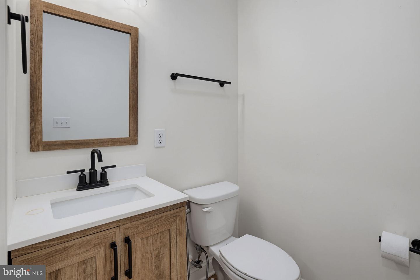 22621 Woods Ln Property Photo 16