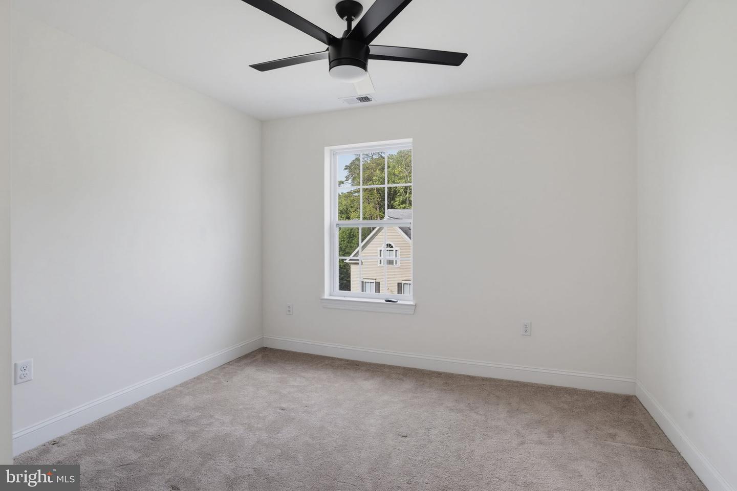 22621 Woods Ln Property Photo 28