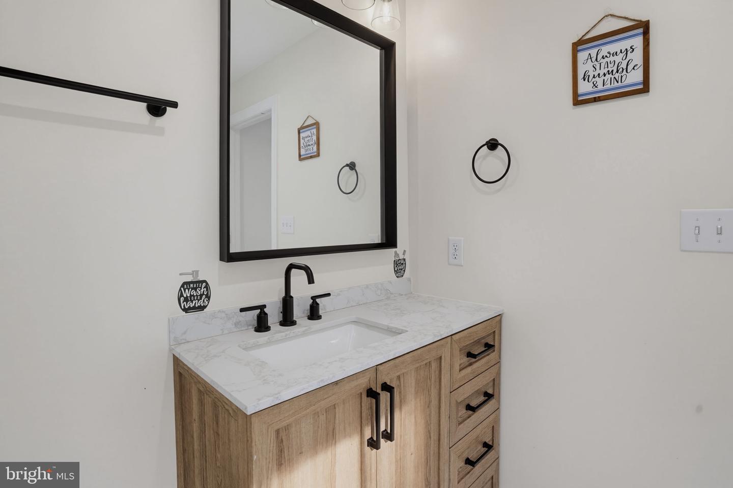 22621 Woods Ln Property Photo 31