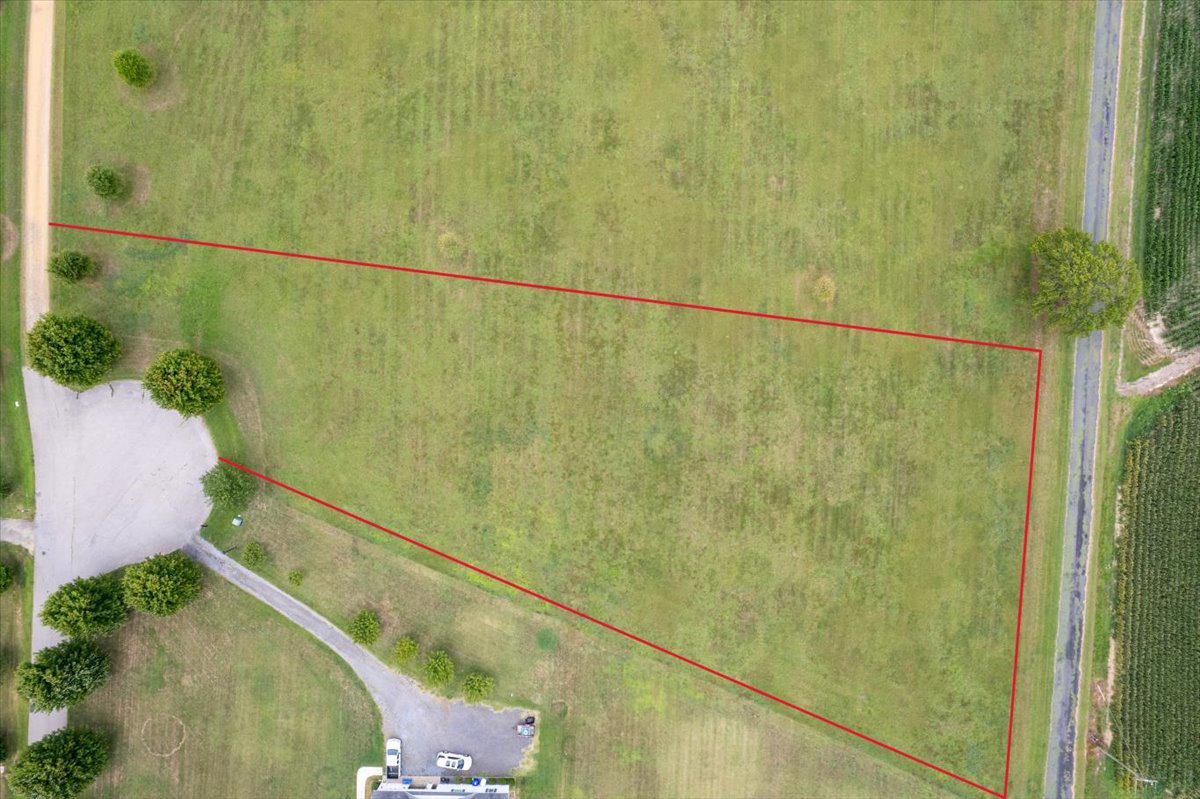 18035 Ellyn Ct Property Photo 5