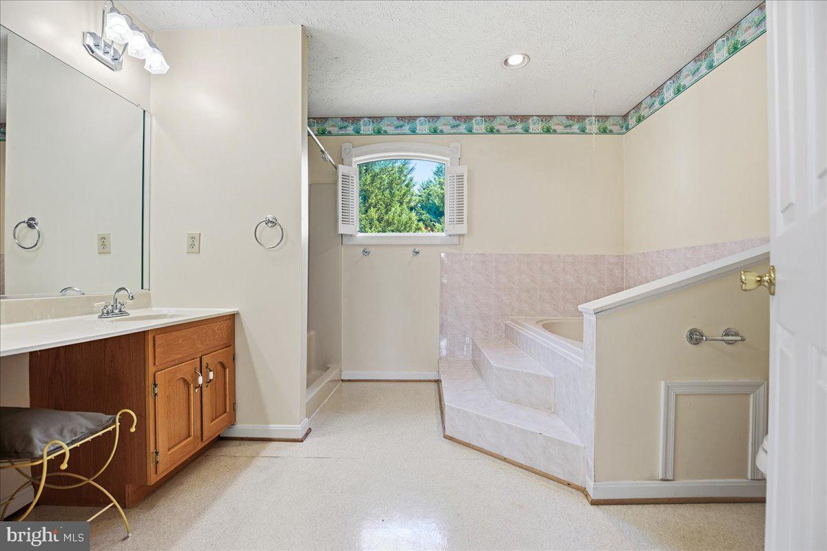 22715 Saint Winifreds Ln Property Photo 62