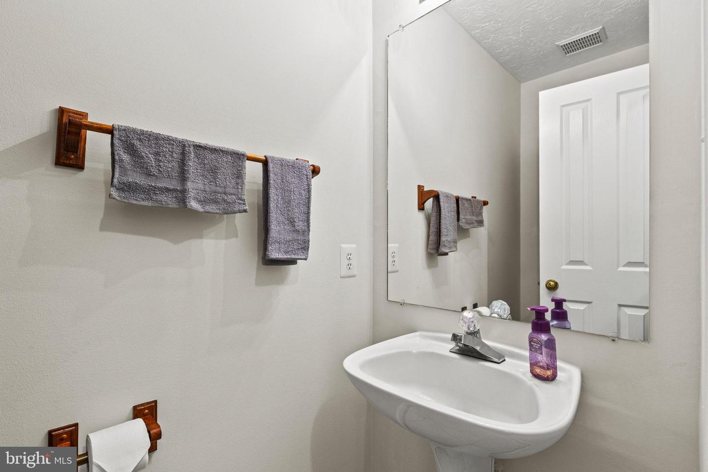 21268 Scarborough Dr Property Photo 12