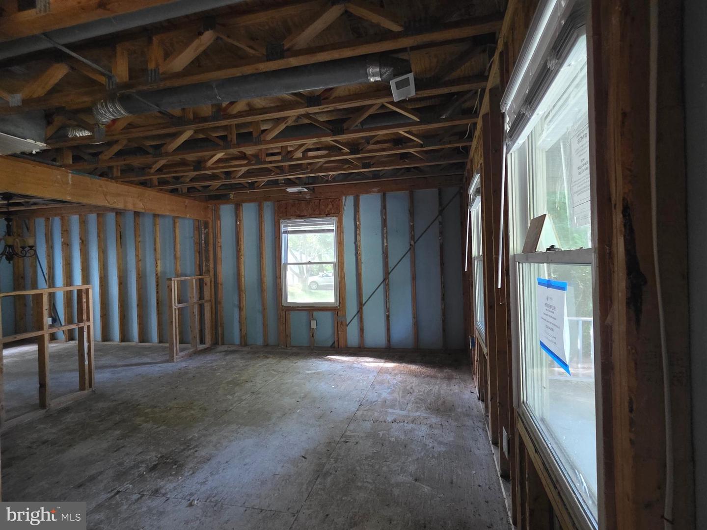 21301 Scarborough Dr Property Photo 3
