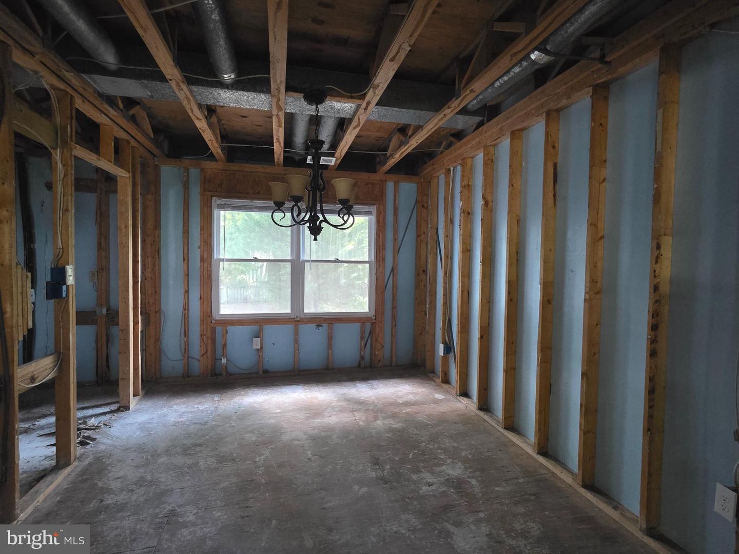 21301 Scarborough Dr Property Photo 4