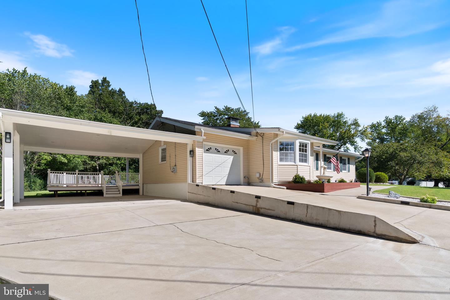 22712 Parkview Dr Property Photo 3