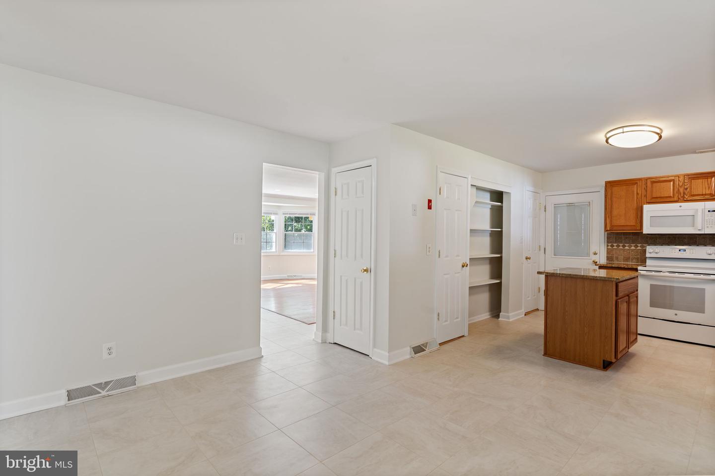22712 Parkview Dr Property Photo 8