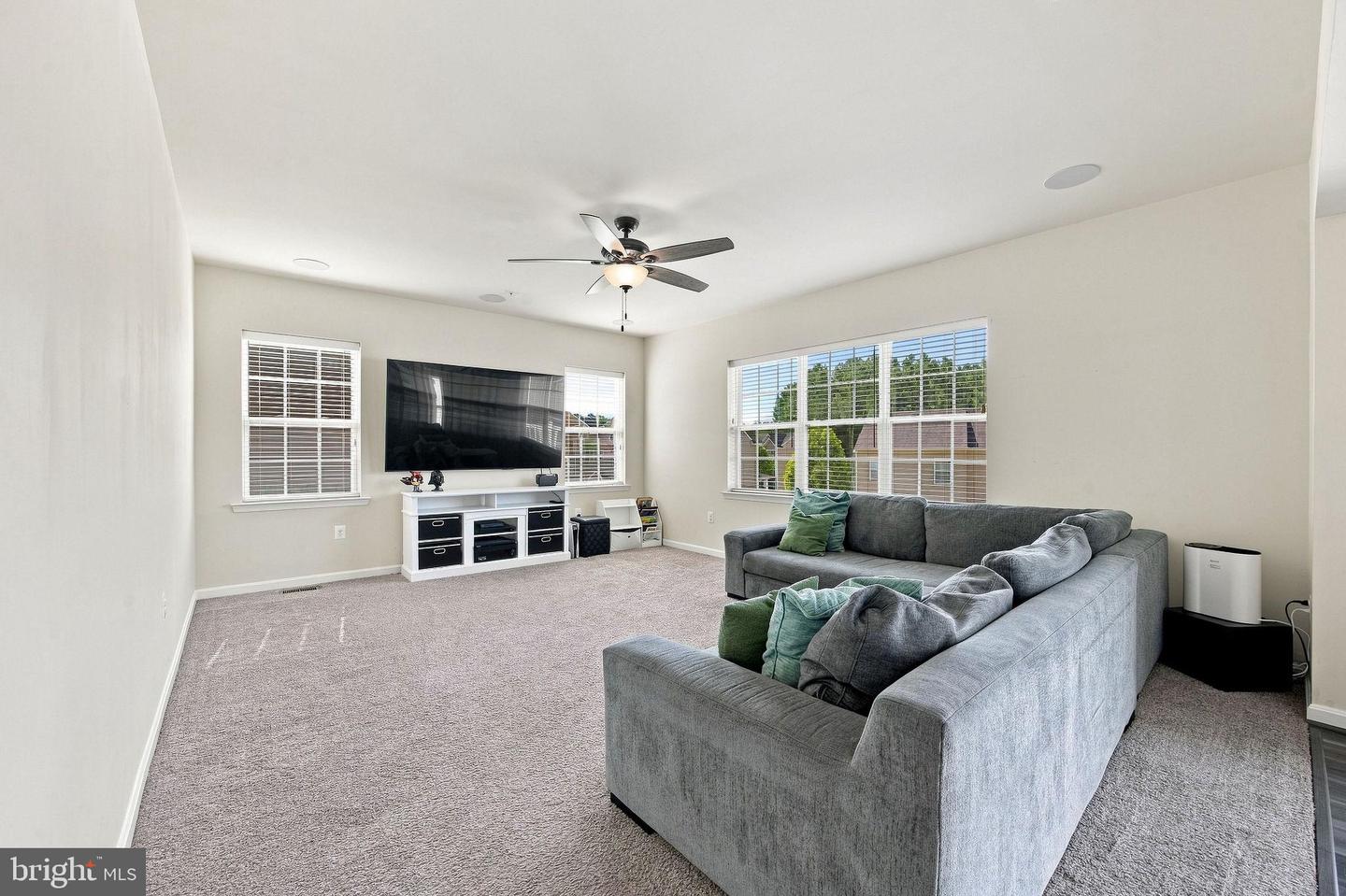 45694 Tennyhill St Property Photo 12
