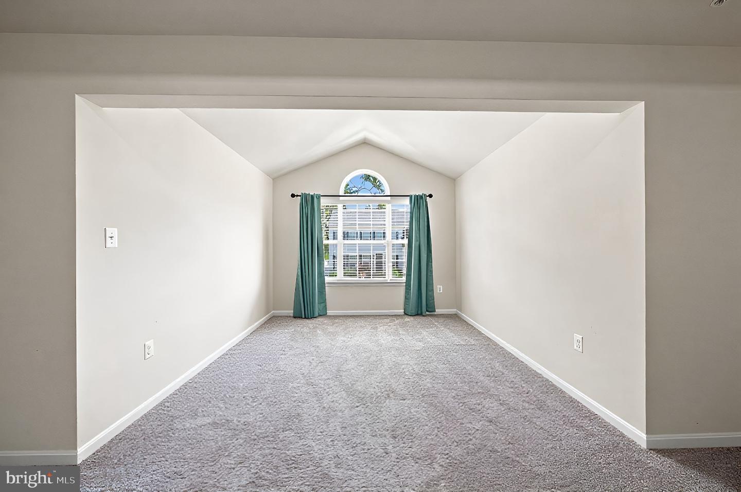45694 Tennyhill St Property Photo 24