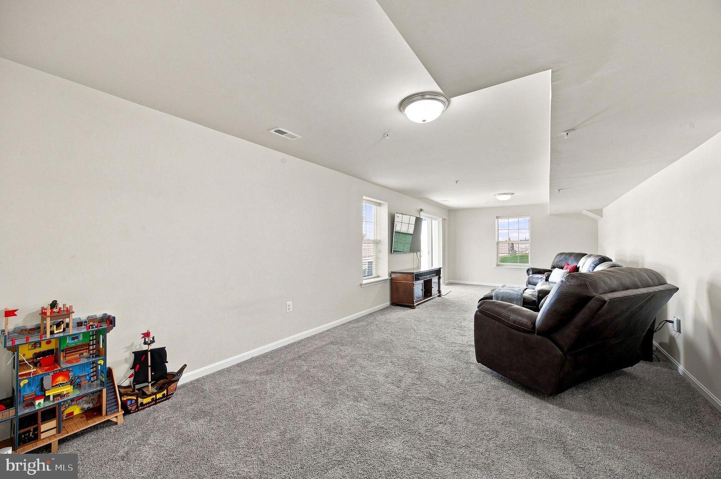 45694 Tennyhill St Property Photo 40