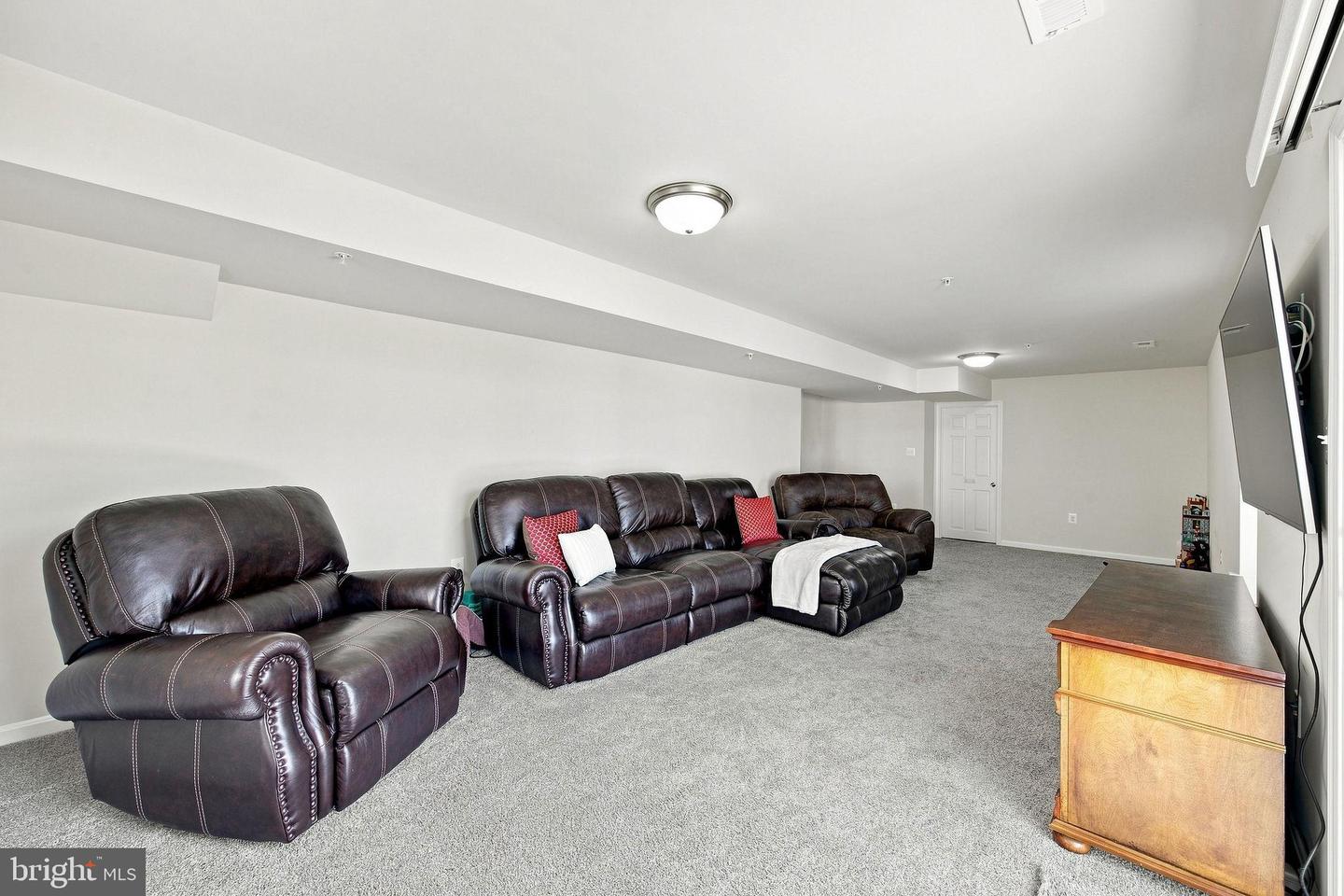 45694 Tennyhill St Property Photo 41
