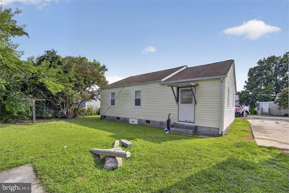 17266 Larimer St Property Photo 5