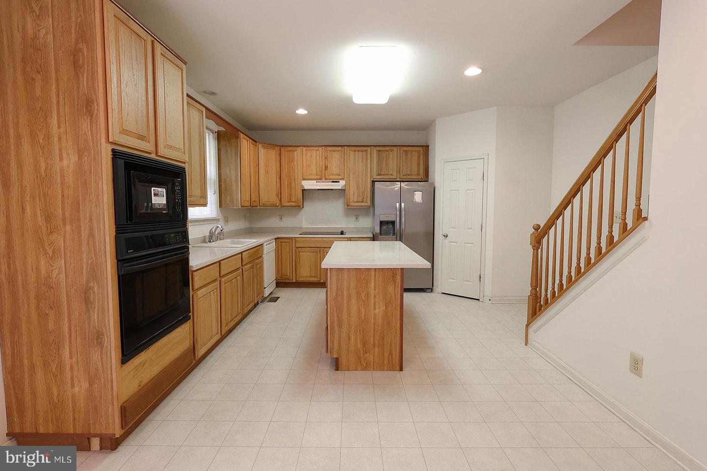 22601 Avenmar Dr Property Photo 37