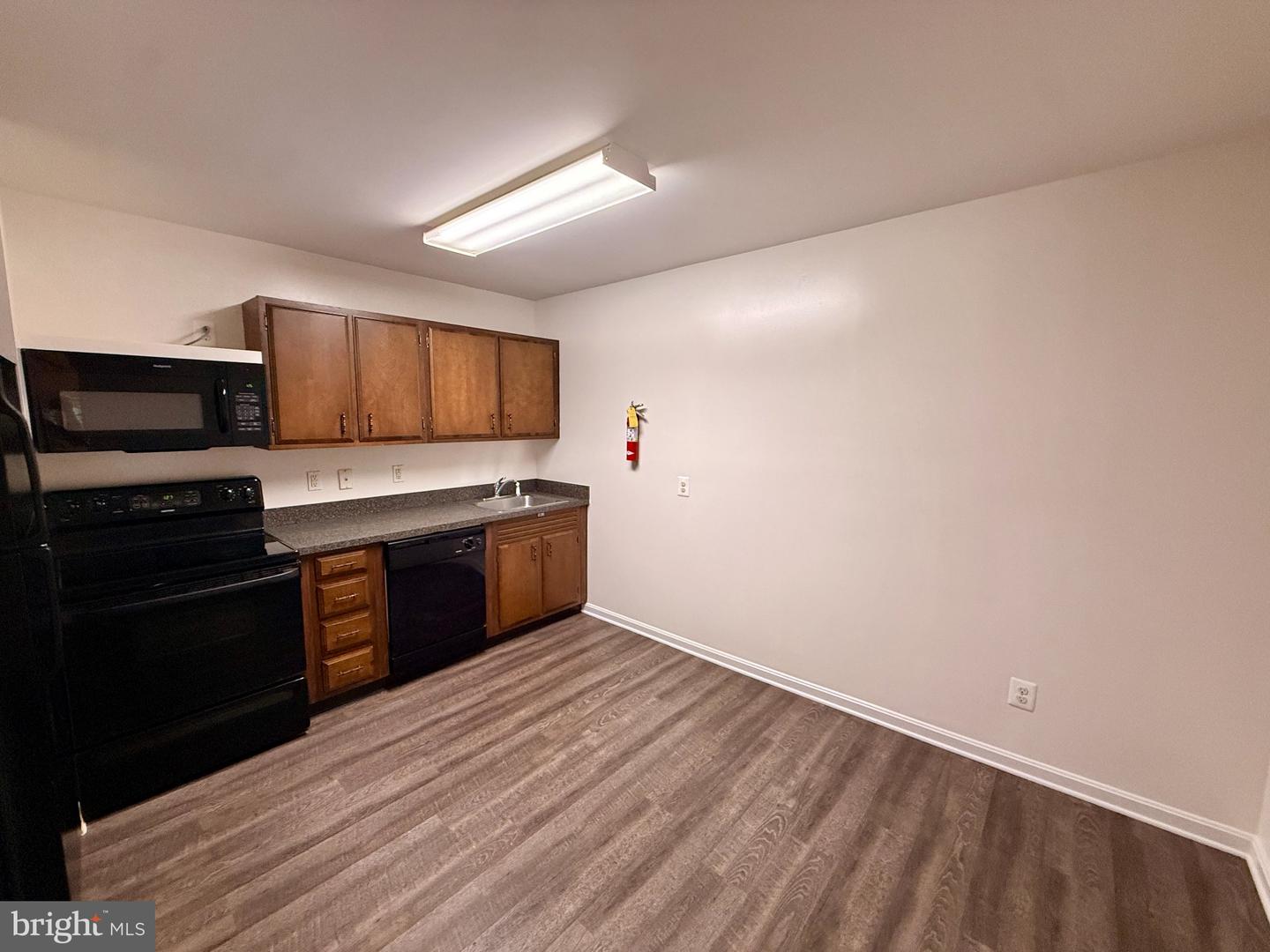 22665 Van Wert Ln #apt Property Photo 4