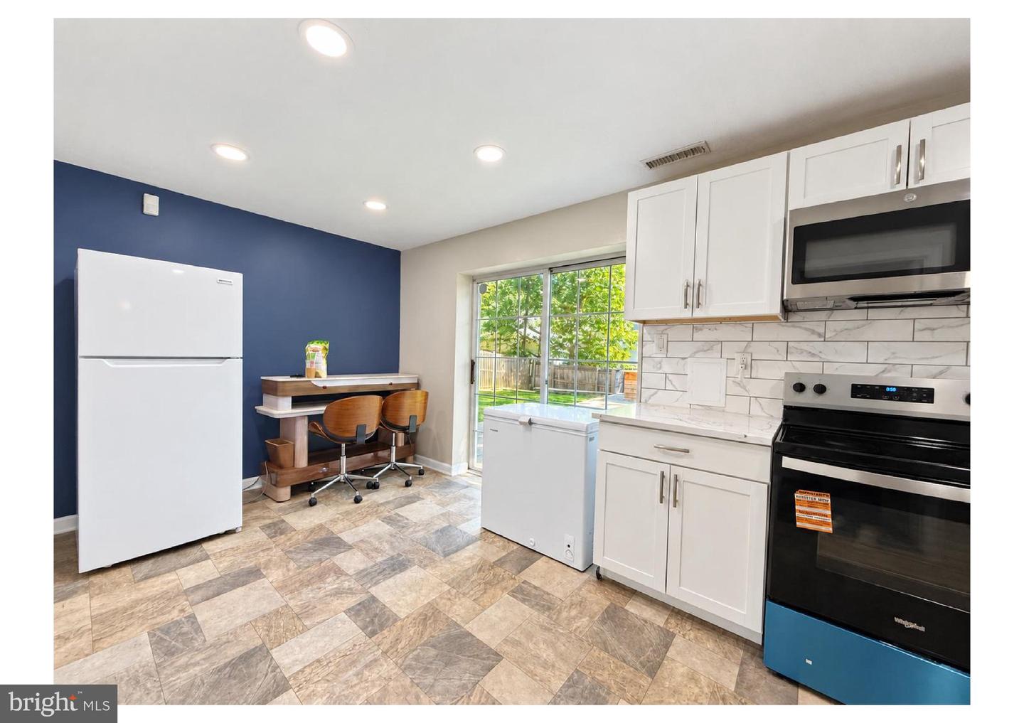 22254 LINWOOD WAY Property Photo 1