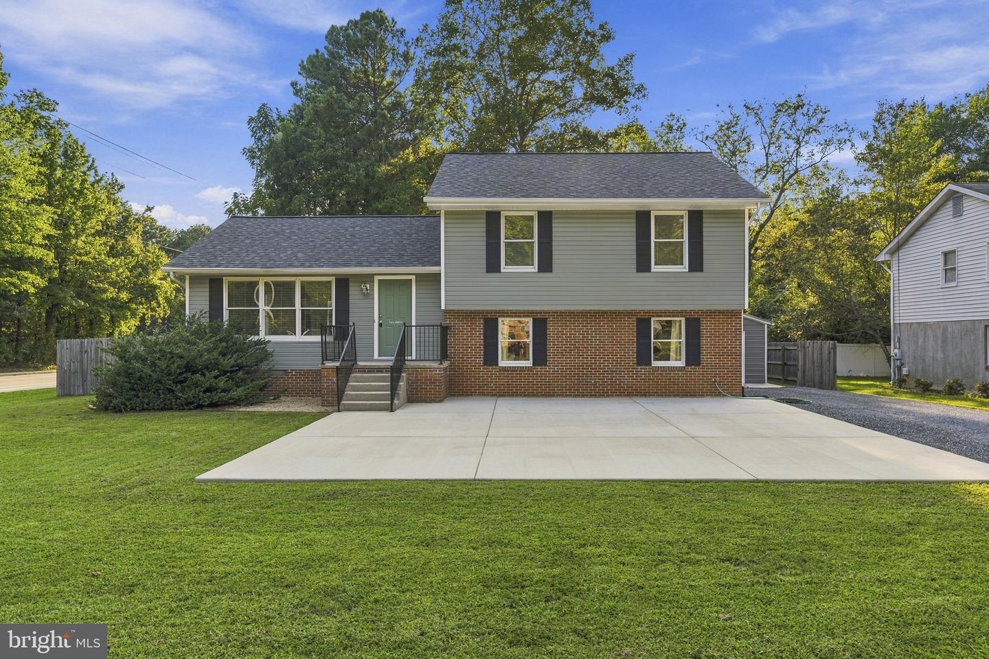 22203 Lilac Way Property Photo 1