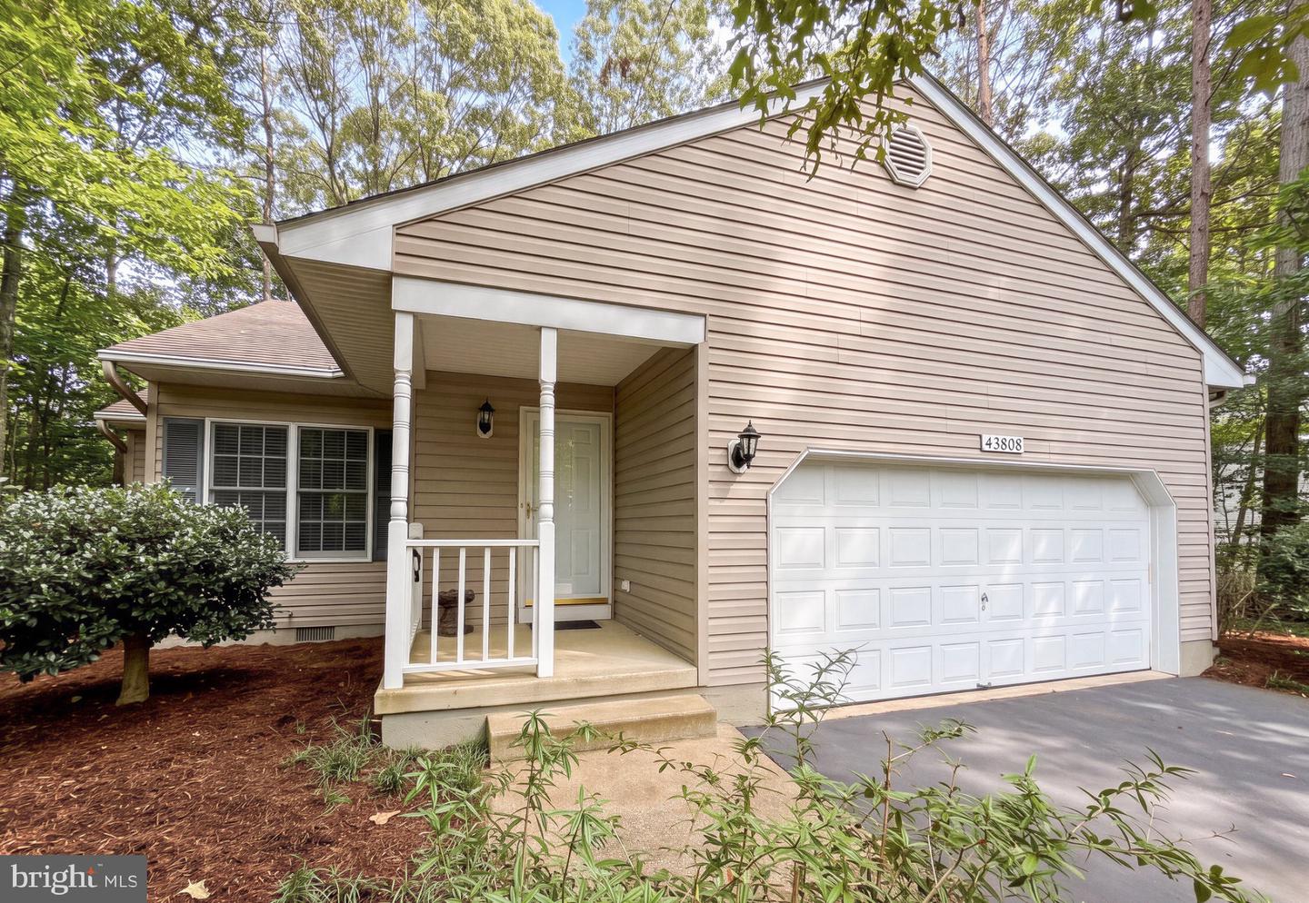 43808 SASSAFRAS DR Property Photo 1