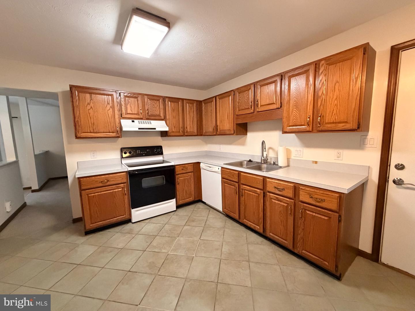23236 Hickory Nut Dr Property Photo 4