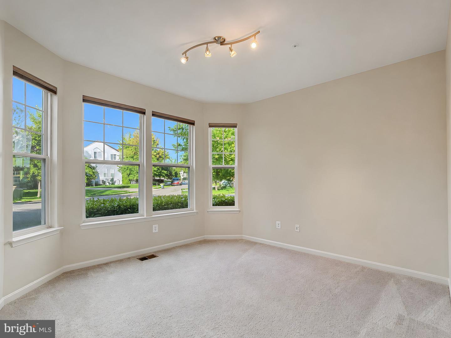 23302 Sugarbush St Property Photo 8