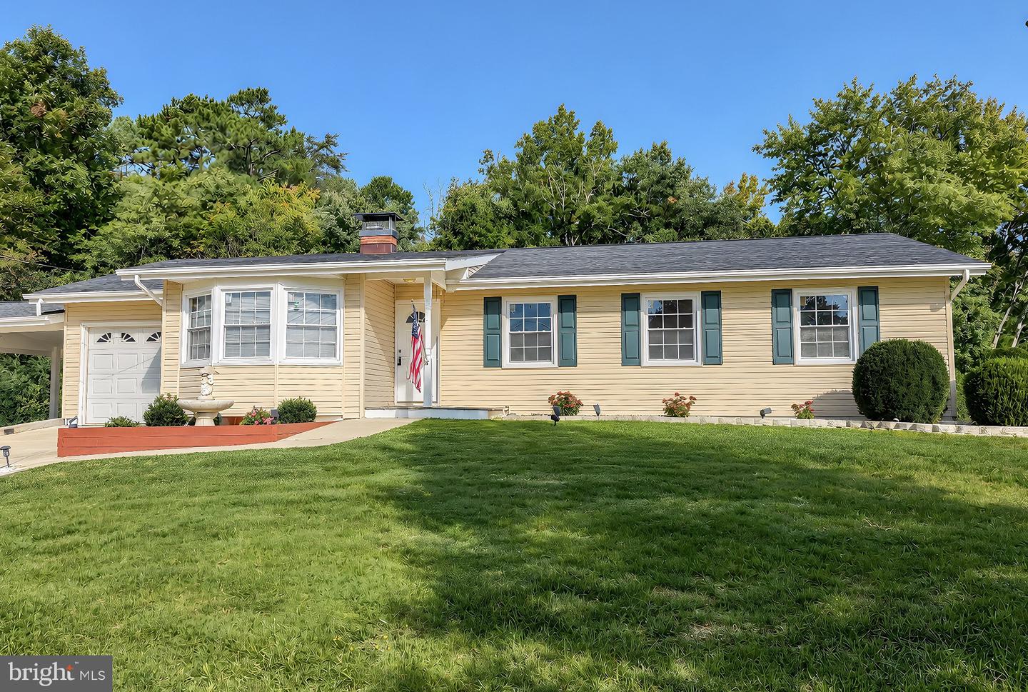 22712 Parkview Dr Property Photo 1