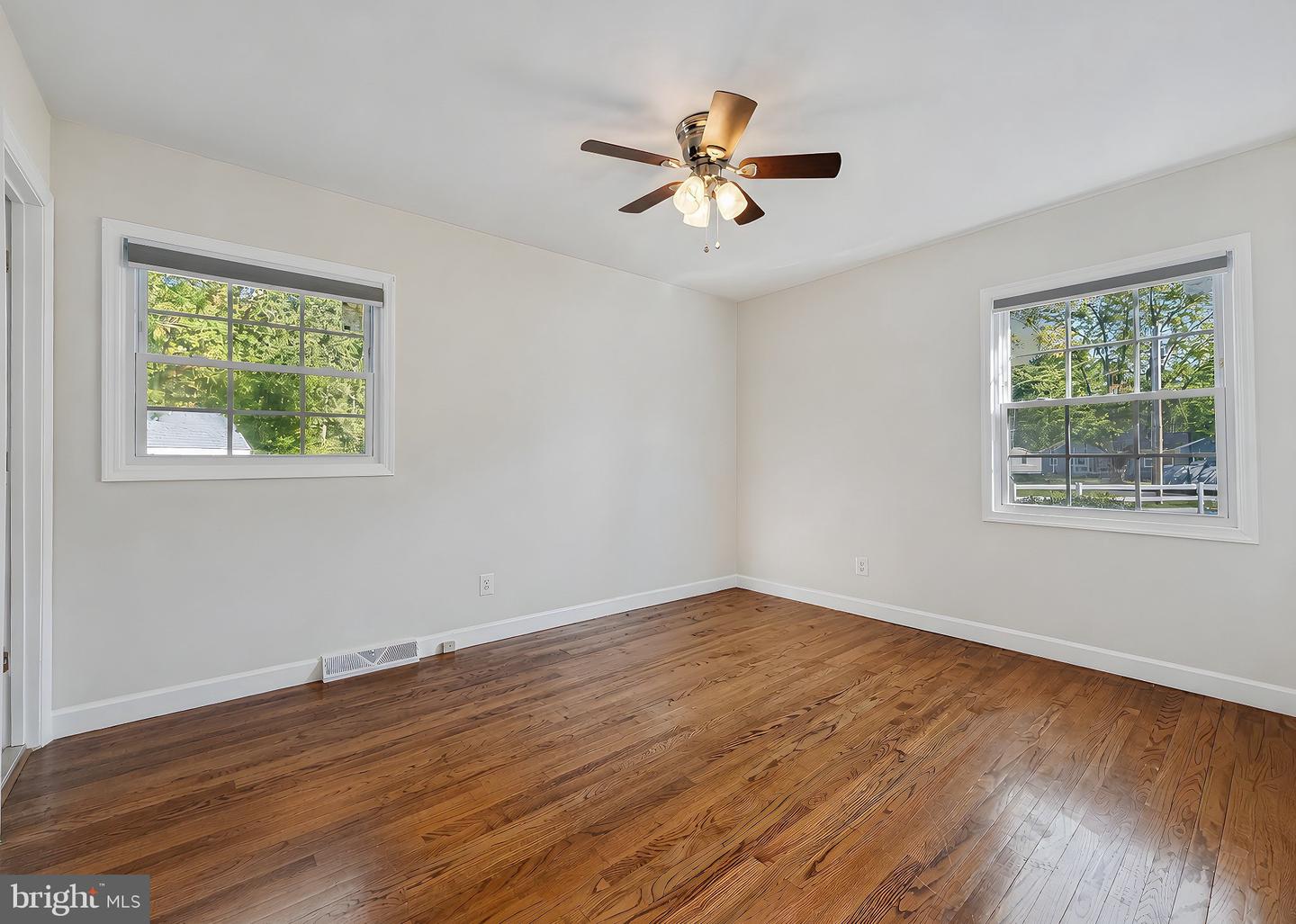 22712 Parkview Dr Property Photo 8