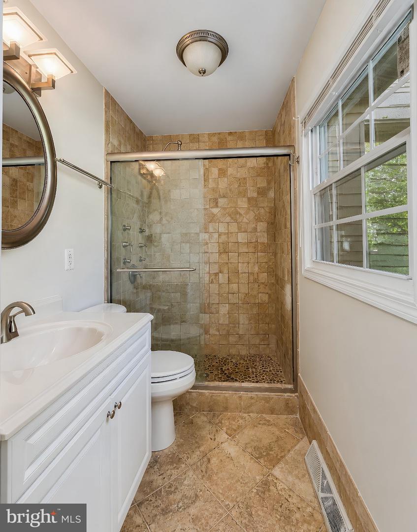 22712 Parkview Dr Property Photo 9