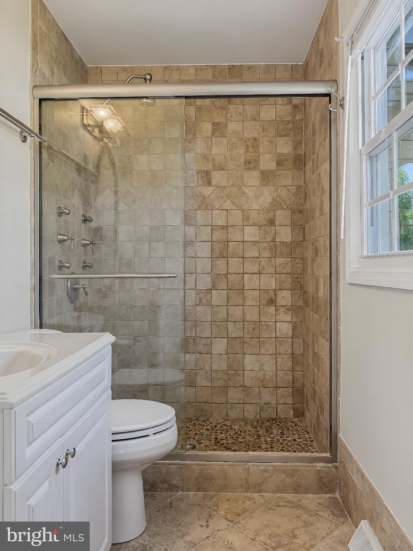 22712 Parkview Dr Property Photo 38