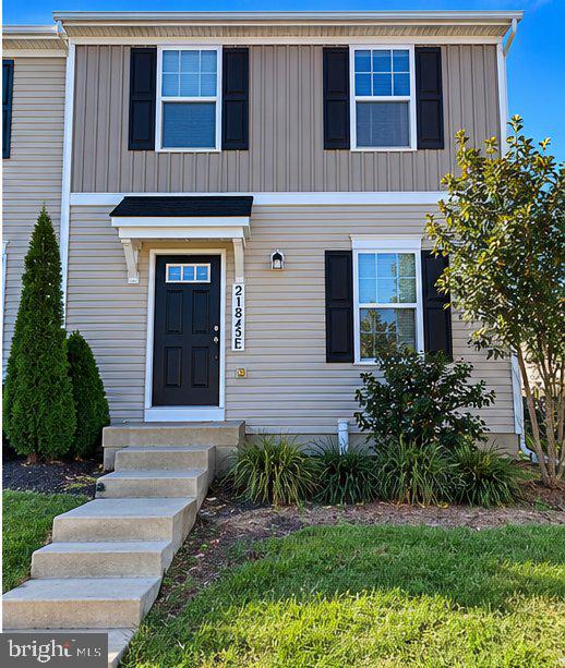 21845 PRIMROSE WILLOW LN #E Property Photo 1