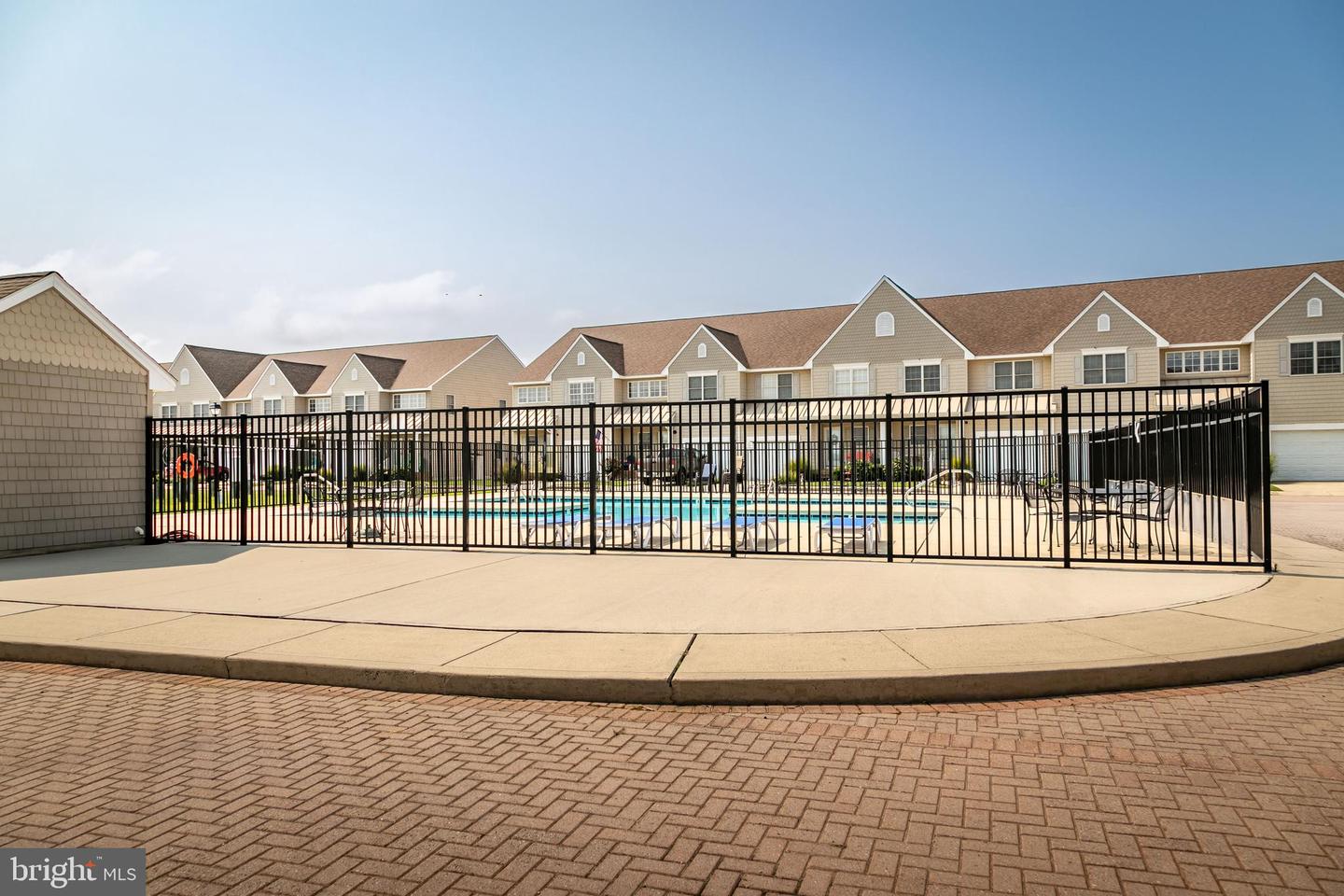 111 Sunset Cir #111e Property Photo 3