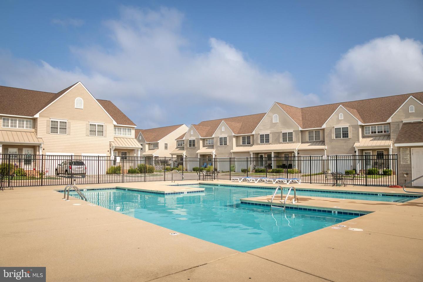 111 Sunset Cir #111e Property Photo 16