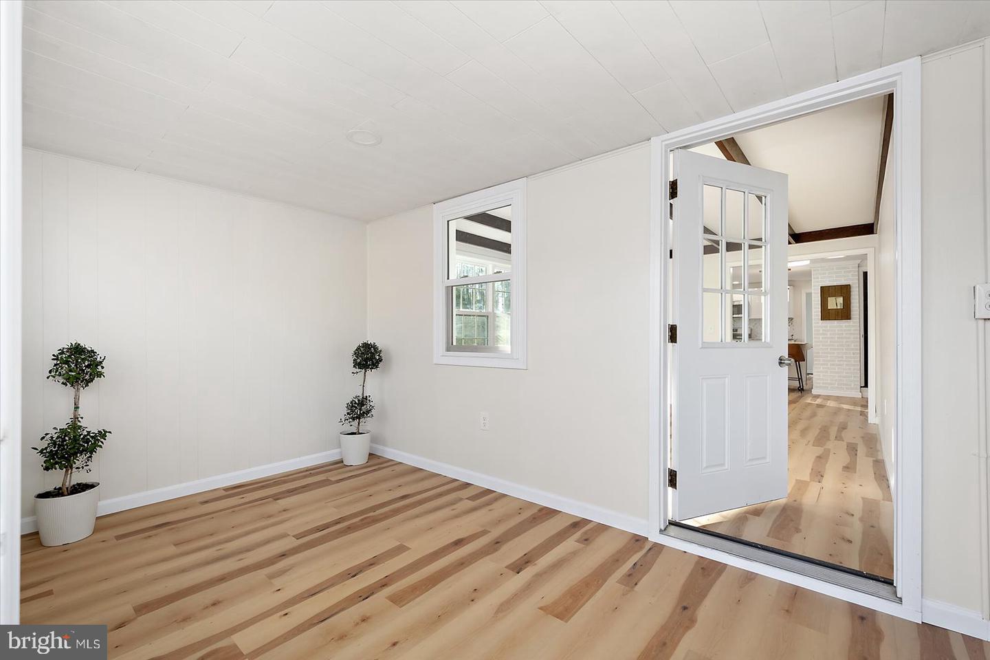 277 S Somerset Ave Property Photo 3