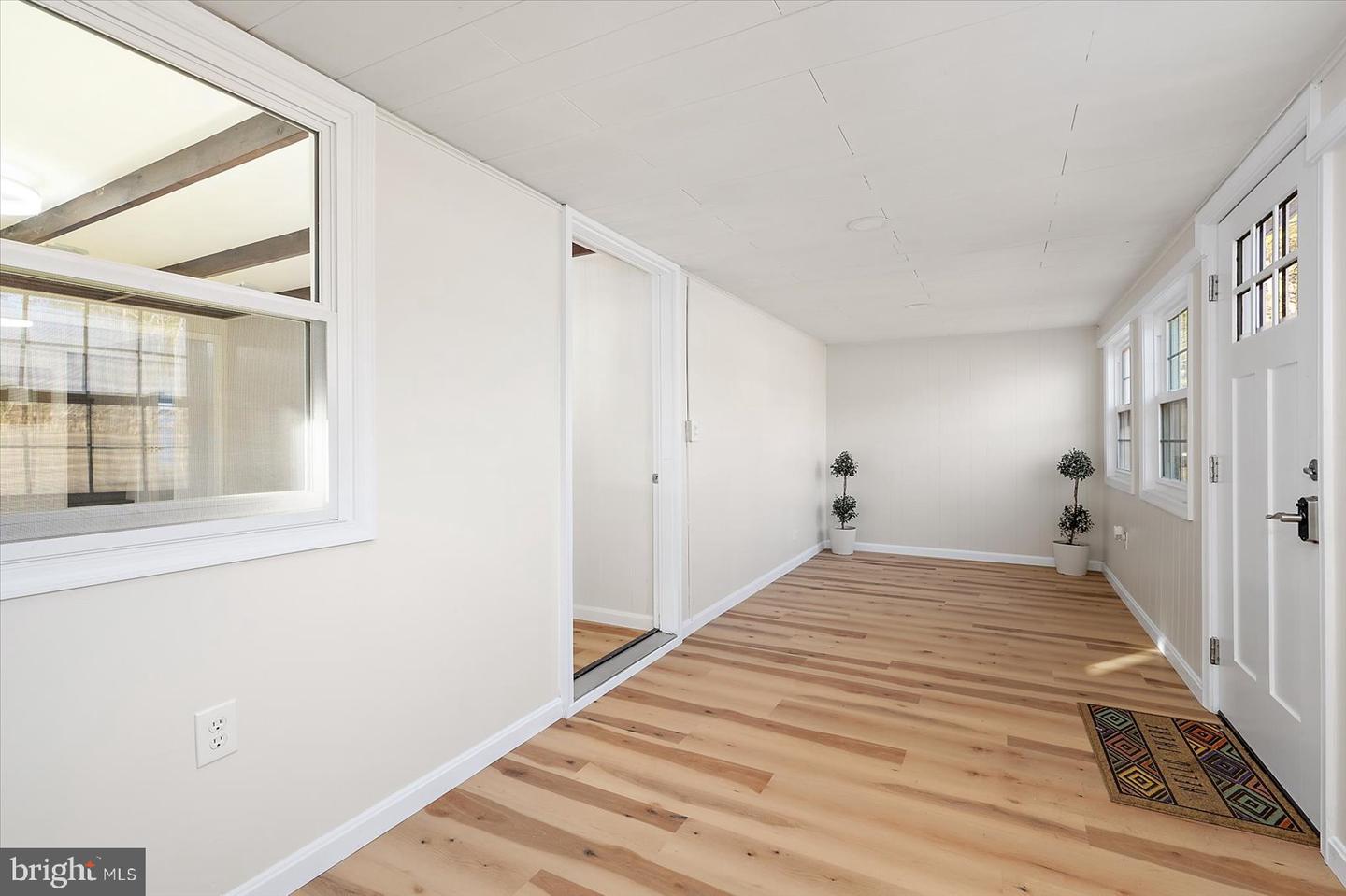 277 S Somerset Ave Property Photo 4